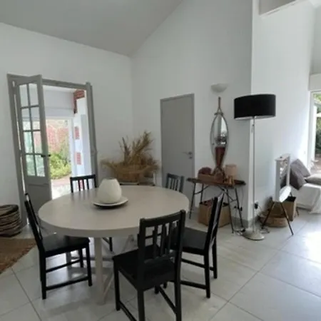 Villa Soulac-sur-mer, 5 Pieces, 8 Personnes - Fr-1-648-73